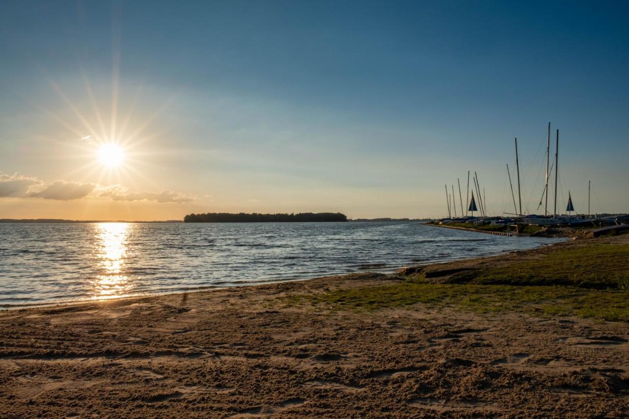 Cube Exclusive Plus mit Meerblick am Strand im EuroParcs Bad Hoophuizen Hulshorst Exterior foto